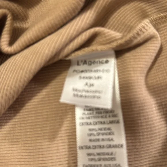 L'AGENCE  Turtleneck Sweater very soft 
Great for spring and fall. - Picture 4 of 9